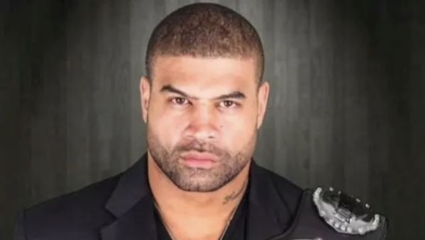 Shawne Merriman Turns on Lights Out Sports Streamer